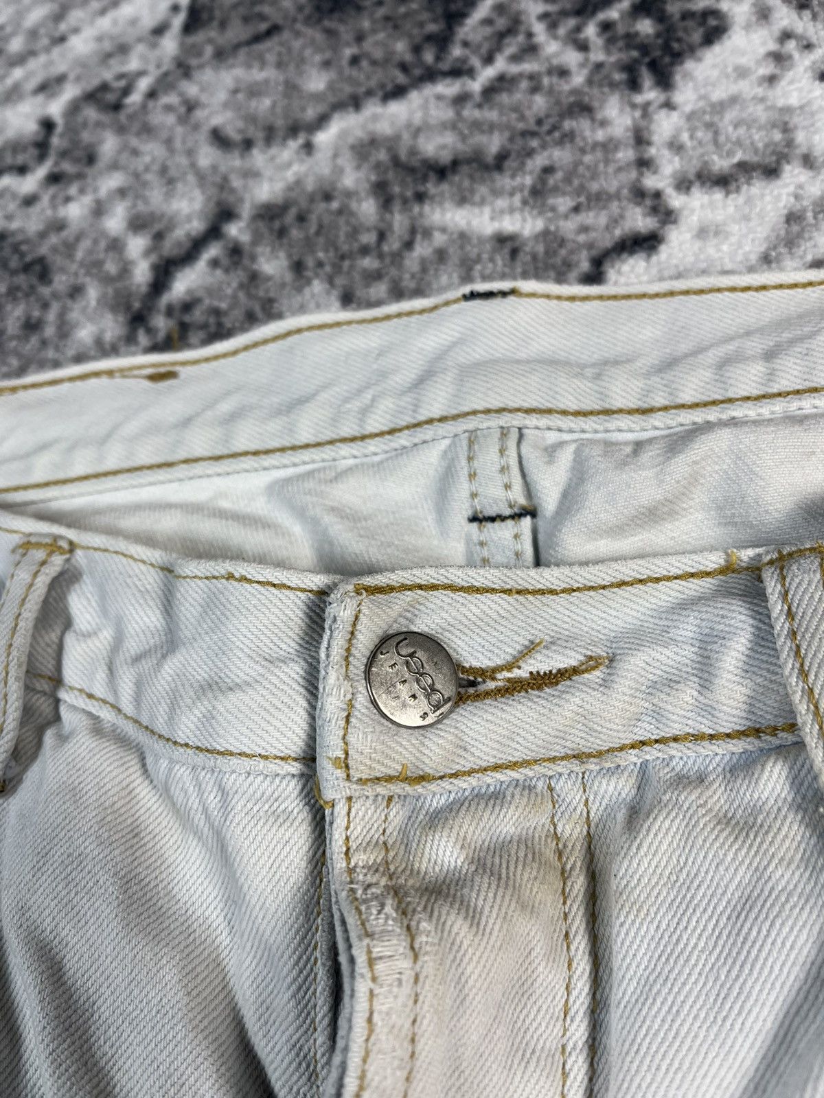 Other Kaserne Zurich Distressed White Jeans Size US 35 - 12 Thumbnail