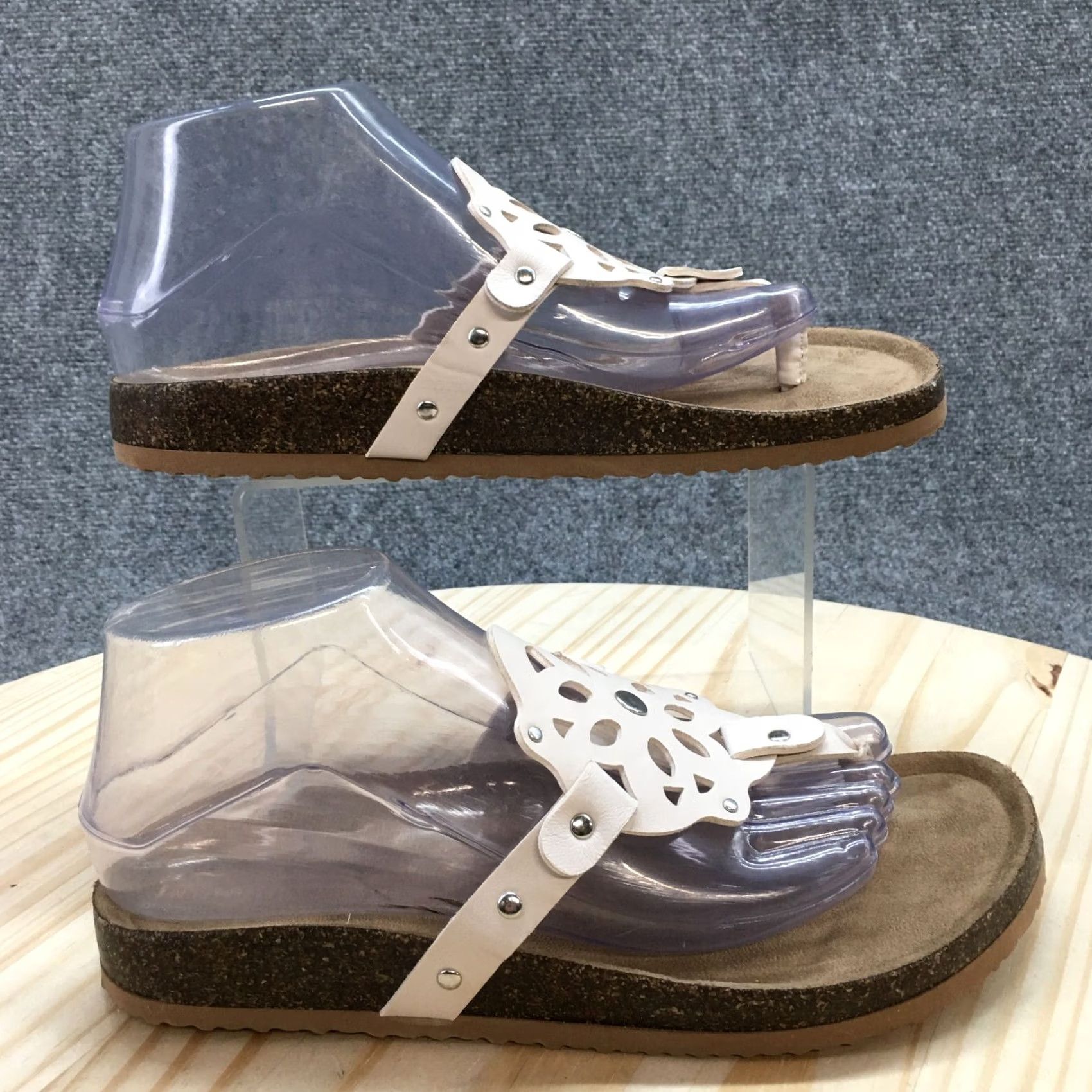 Vintage Maurices Sandal Womens 8M Beige Vanessa Medallion Toe Thong Footbed Casual NEW Size US 8 / IT 38 - 2 Thumbnail