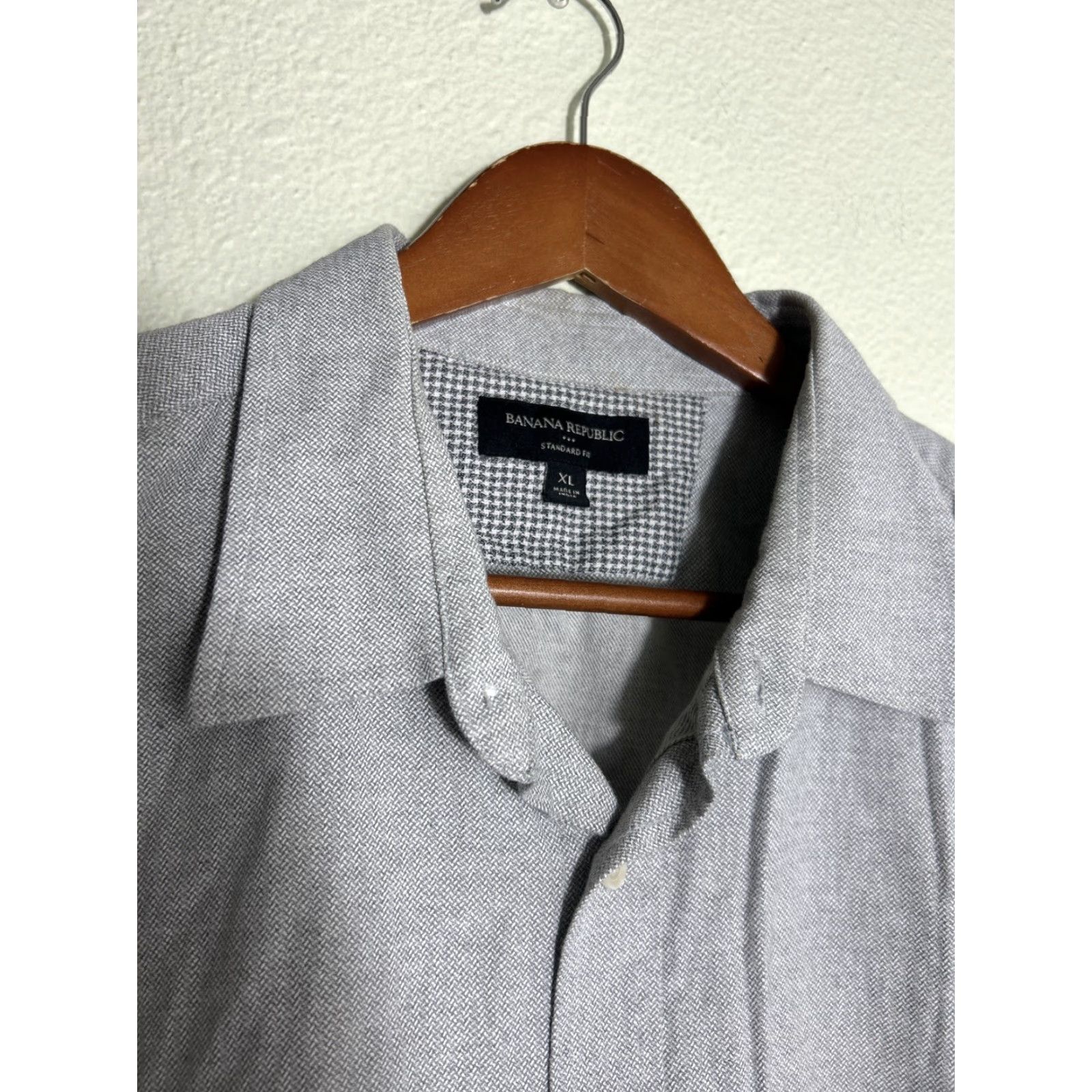 Banana Republic Banana Republic Mens XL Long Sleeve Chambray Shirt Gray Herringbone Button-Up Shirt Mens XL Chambray Shirt Size US XL / EU 56 / 4 - 6 Thumbnail