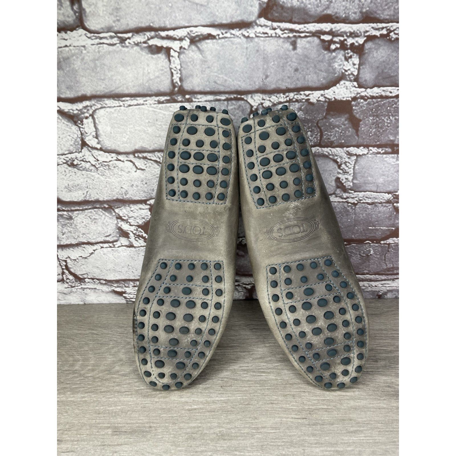 Tod's Tod's Gommino Gray Leather Moccasin Driving Loafers Women’s Size US 8 / IT 38 - 8 Thumbnail