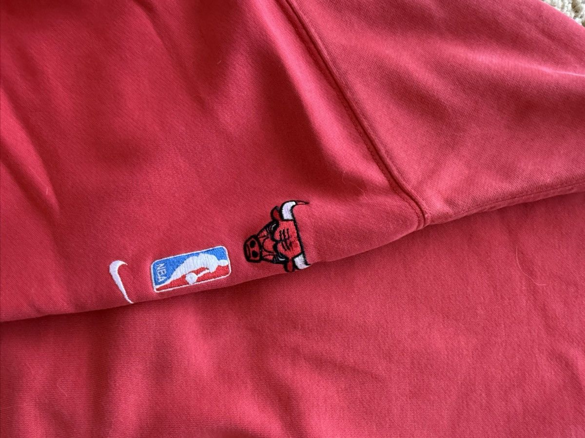Nike RARE VINTAGE Nike Size XL NBA Chicago Bulls middle swoosh Size US XL / EU 56 / 4 - 5 Thumbnail