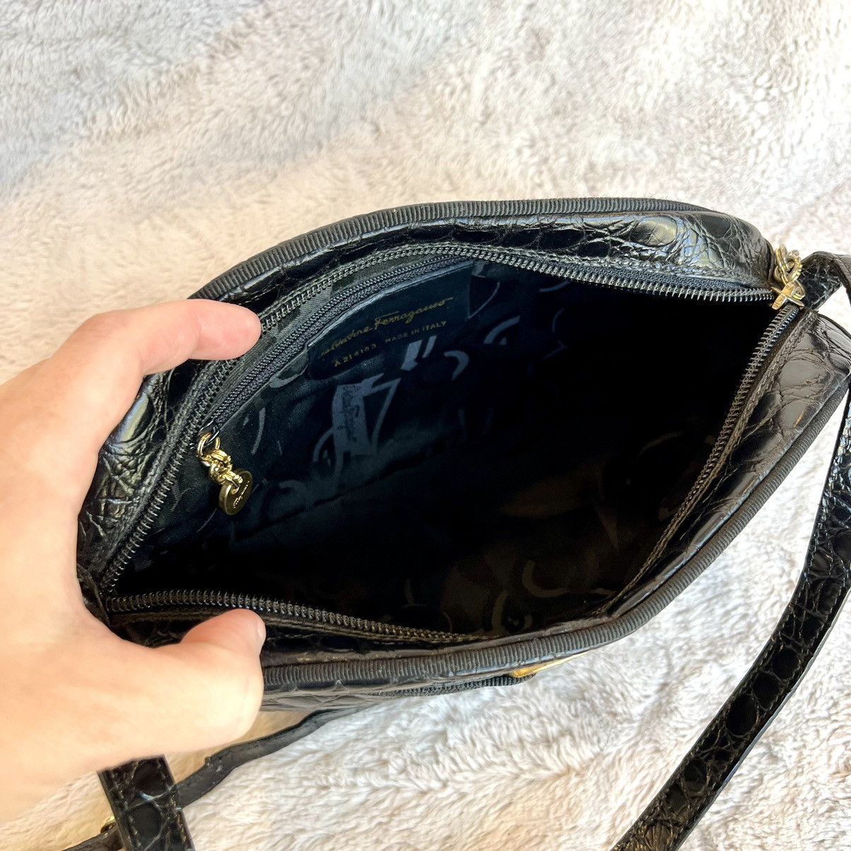 Salvatore Ferragamo Ferragamo Vala Black Croco Embossed Crossbody Bag Size ONE SIZE - 12 Thumbnail