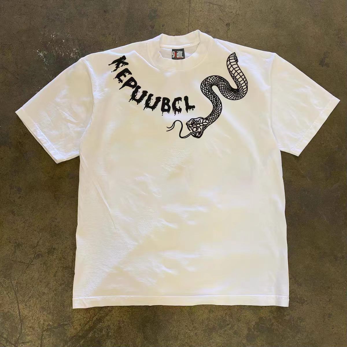 Vintage White Washed Vintage Snake Print T-Shirt Size US M / EU 48-50 / 2 - 1 Thumbnail