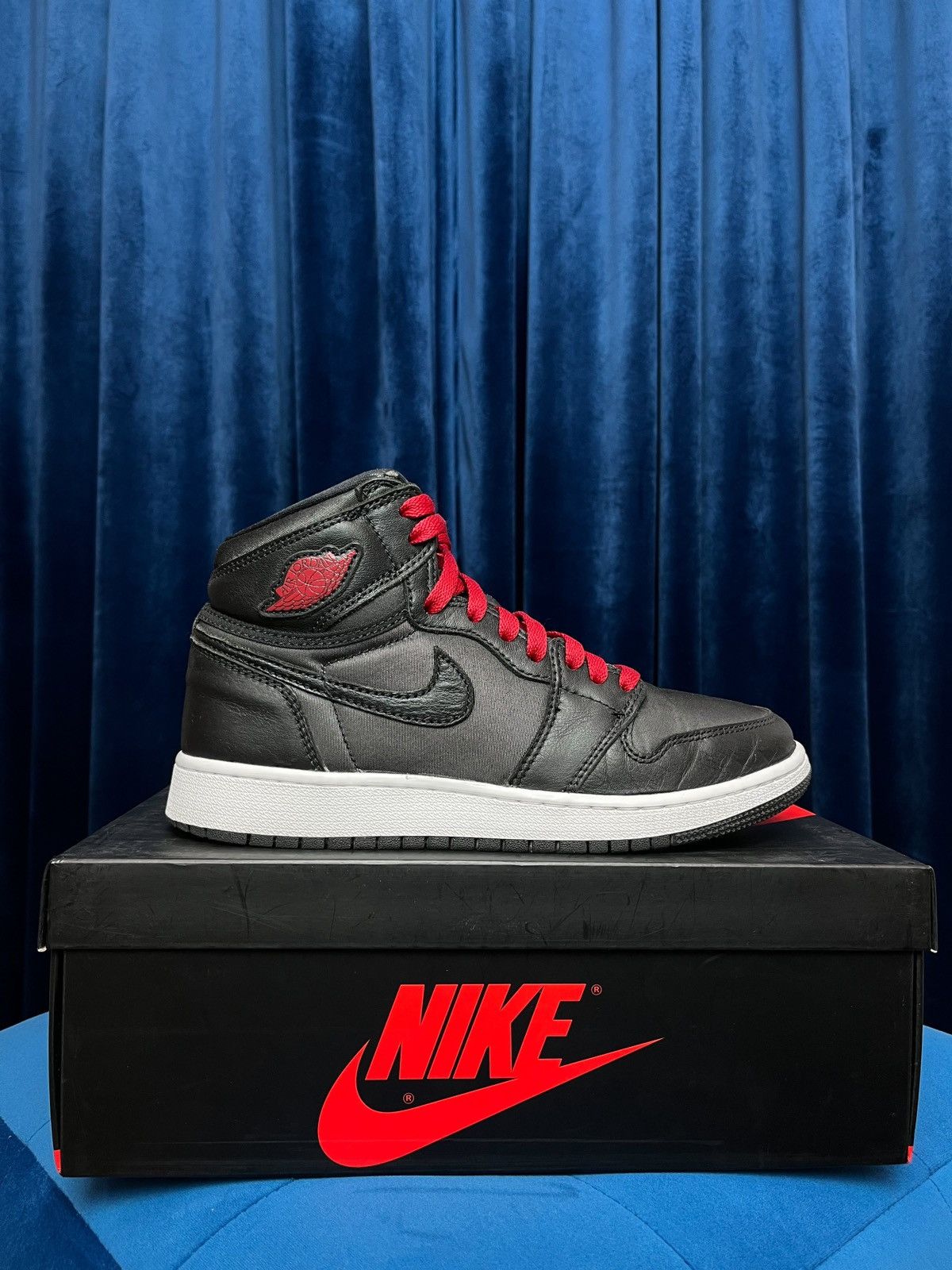 Air Jordan 1 High Black Satin/Gym Red