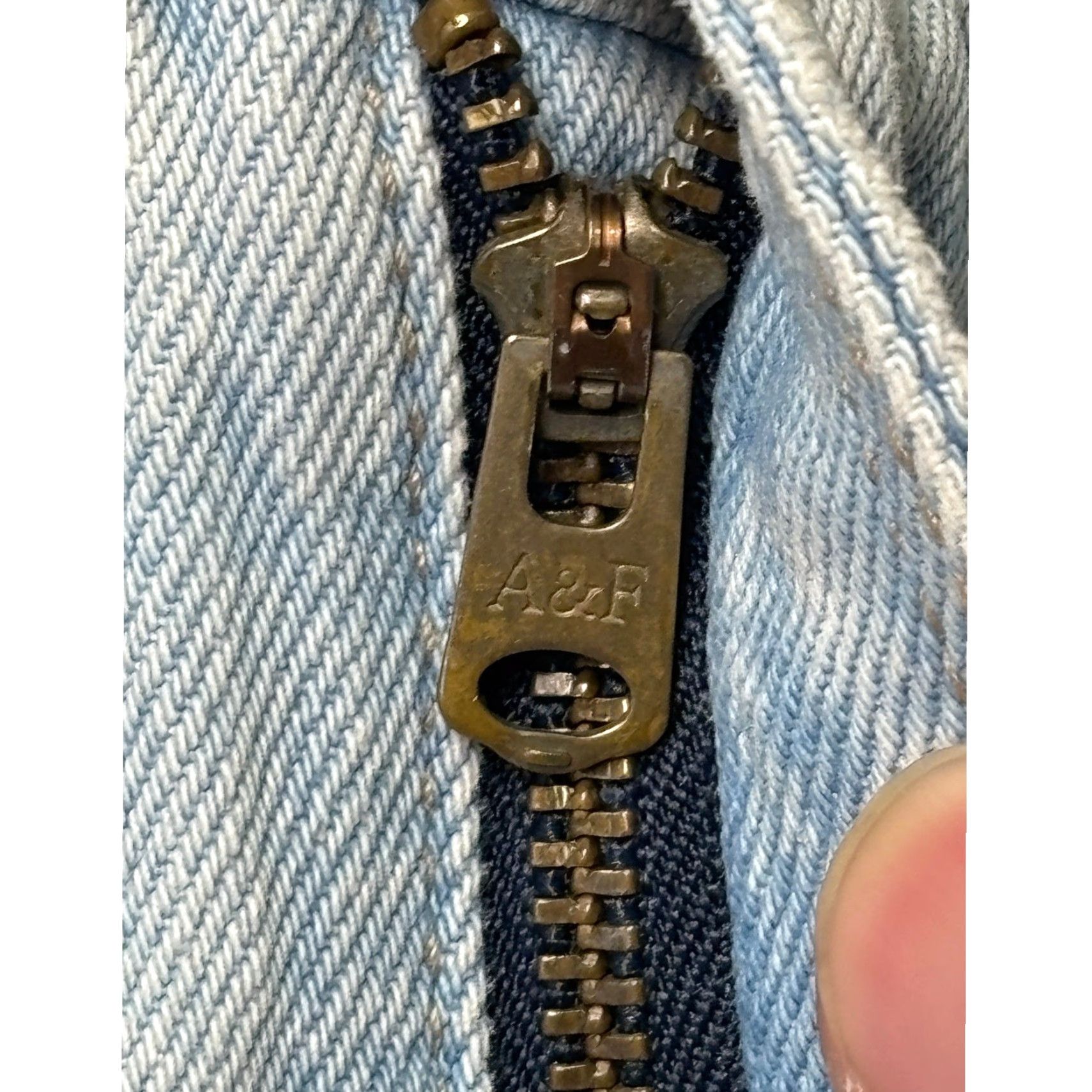 Abercrombie & Fitch Abercrombie & Fitch Curve Love 90s Straight Mid Rise Jeans Light Wash 34x30 Women Denim 5-Pocket Stretch (Blue) Updated Tapered? Size 24" / US 00 / IT 34 - 3 Thumbnail