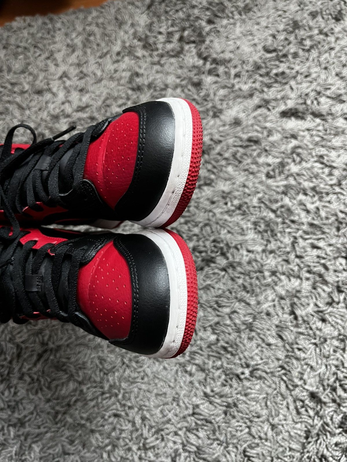 Nike Air Jordan 1 Mid GS "Bred" Classic Red/Black Sneakers Size US 6.5 / IT 36.5 - 9 Thumbnail