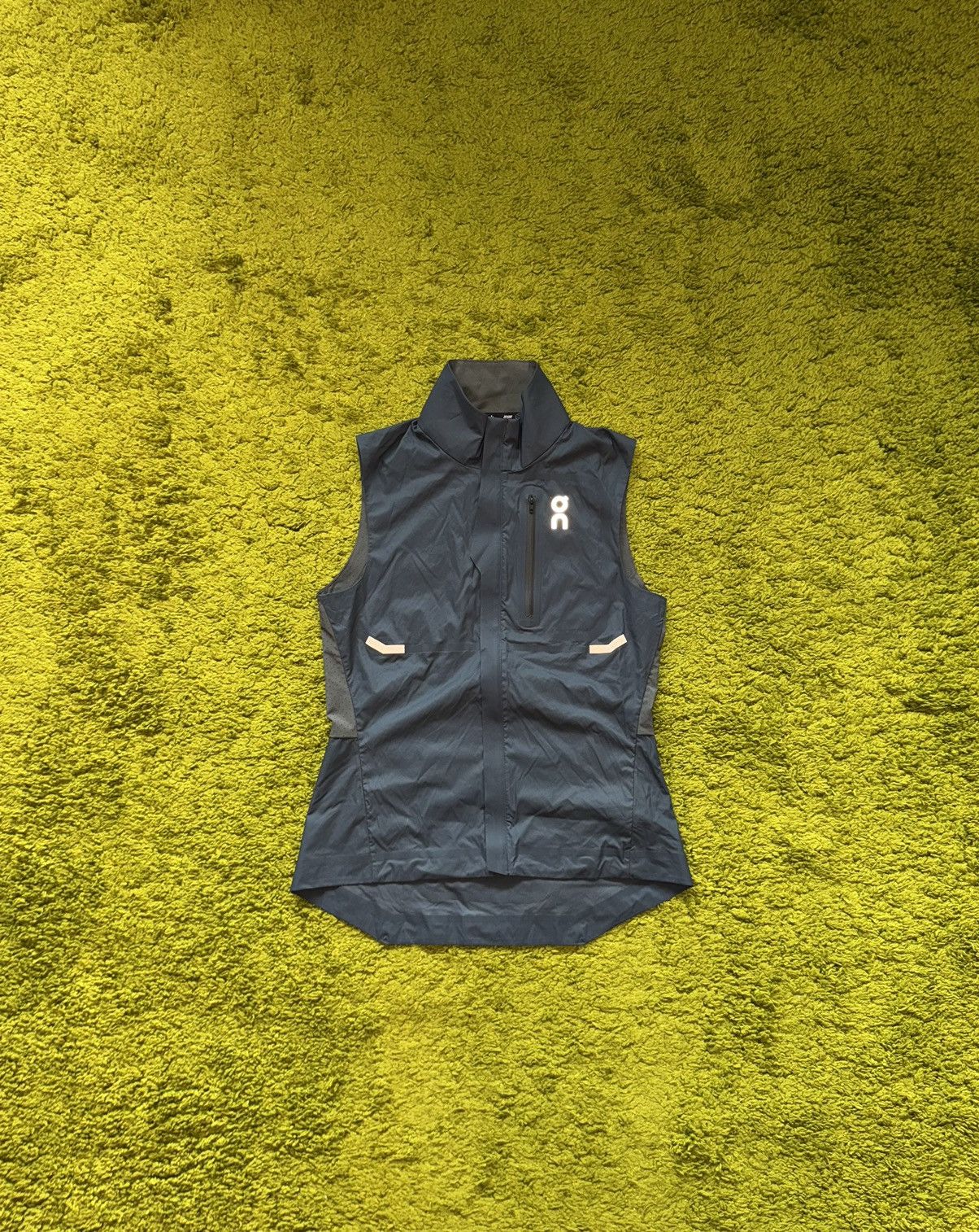 On On Cloud Running Weather vest gilet gorpcore style Size XS / US 0-2 / IT 36-38 - 1 Thumbnail