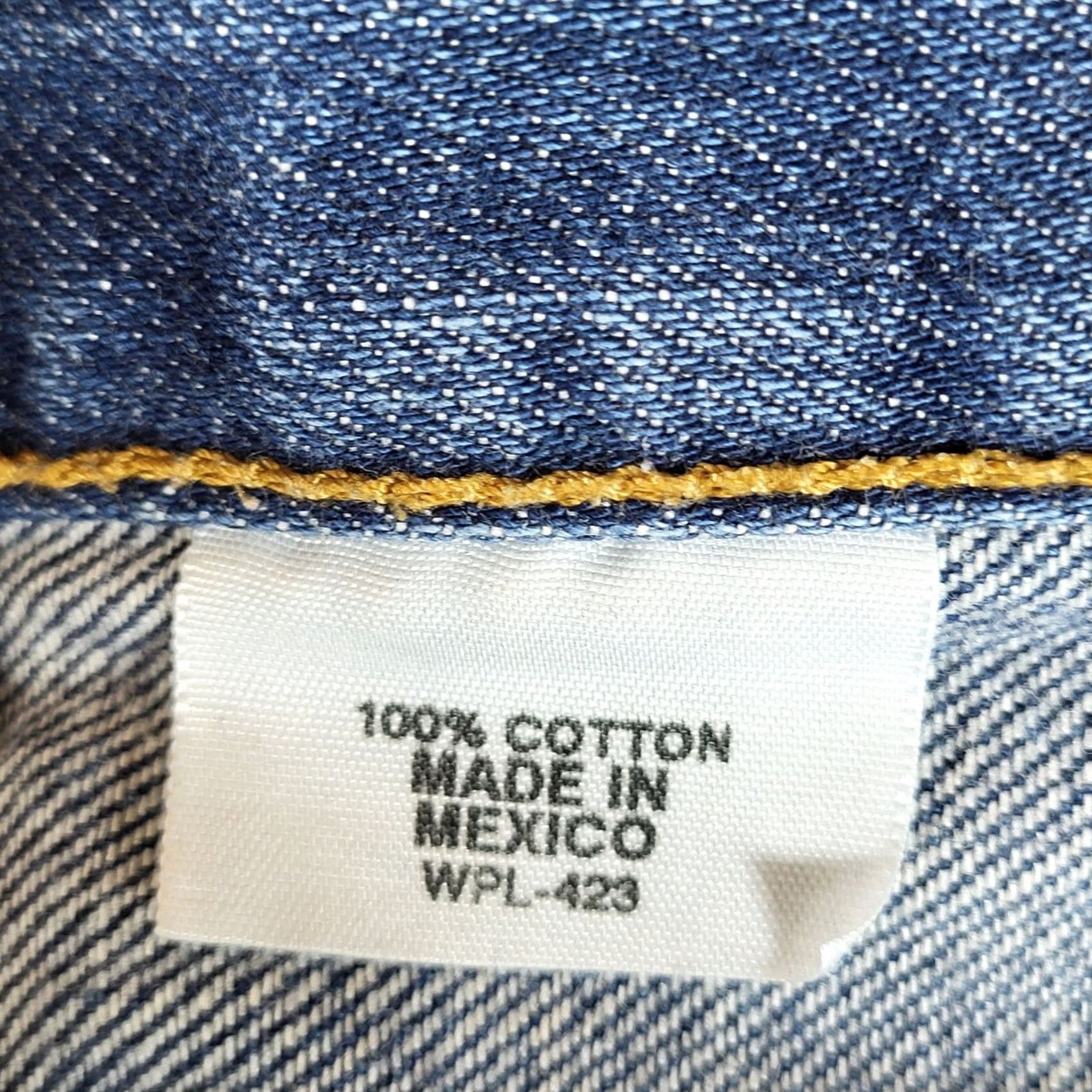 Levi's Levi's 501 Button Fly Denim Shorts Womens 28 Medium Blue Raw Hem Distressed 100% Cotton Casual Vintage Style Western Americana Festival Boho Size 28" / US 6 / IT 42 - 4 Thumbnail