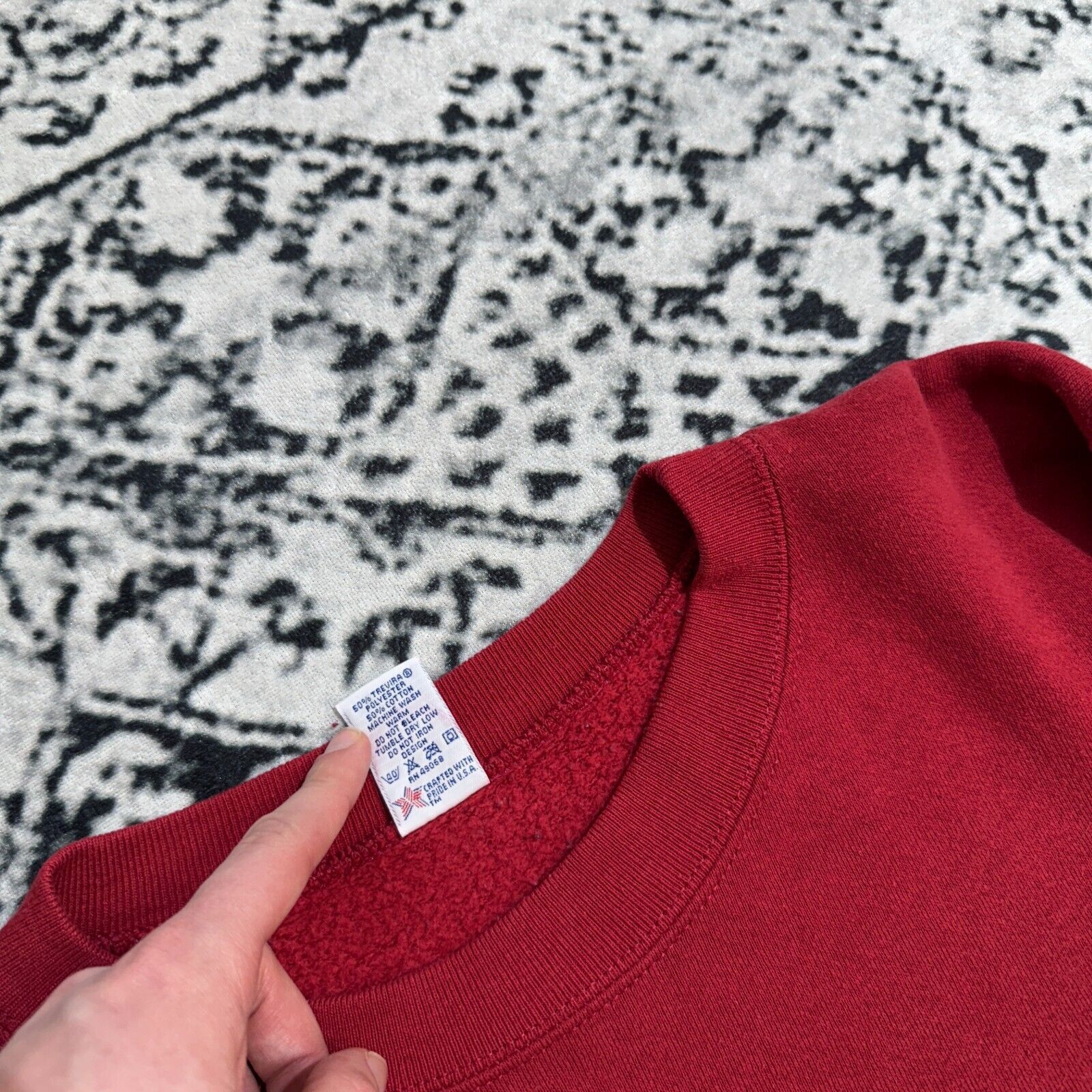 Vintage Vintage Unisex Red White Cotton Crewneck Size L Made in USA Size US L / EU 52-54 / 3 - 8 Thumbnail
