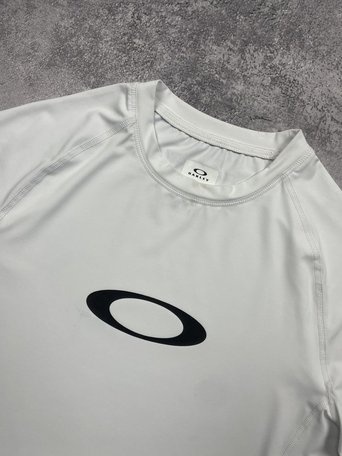 Oakley Oakley Hydrolix Big Center Logo Thermo T-Shirt White Tee Y2K Size US M / EU 48-50 / 2 - 7 Thumbnail