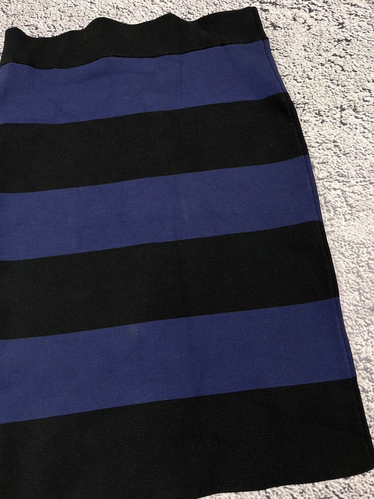 Bcbgmaxazria Y2KBCBGMAXAZRIA Striped Bodycon Skirt S Size 26" / US 2 / IT 38 - 7 Thumbnail