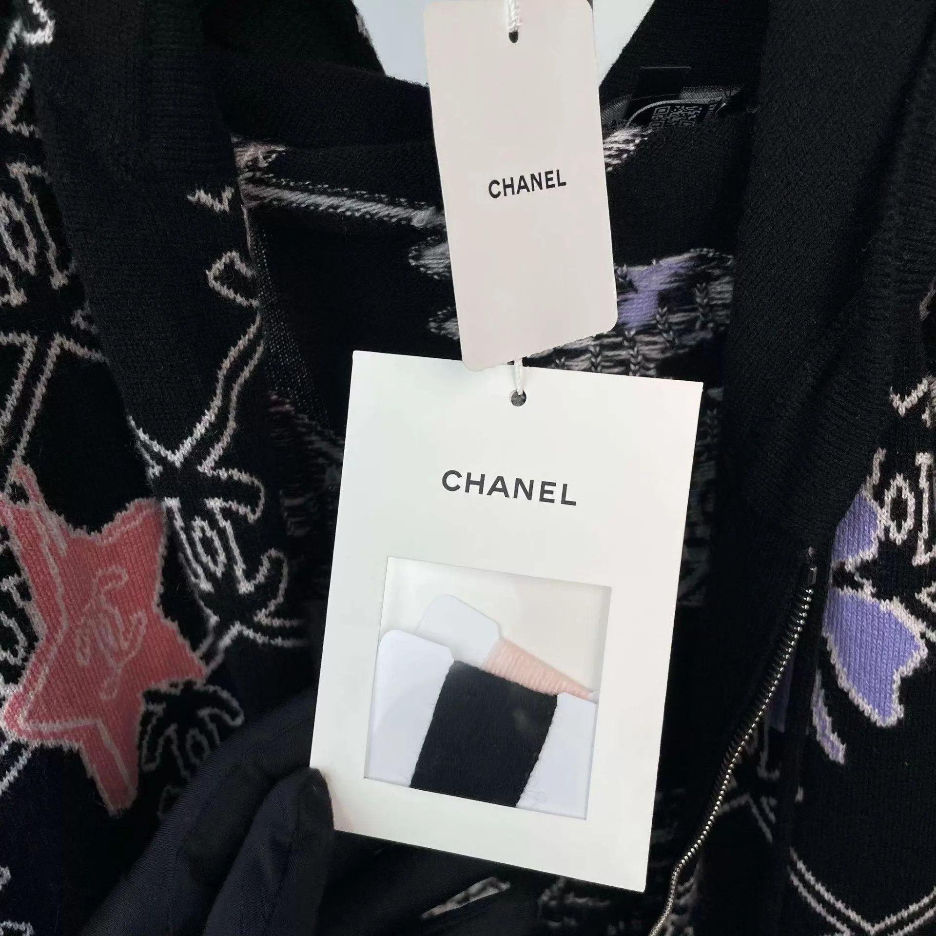 Chanel Chanel 22P Black Knit Cardi Printed Lion Head Buckle 38 Size S / US 4 / IT 40 - 3 Thumbnail