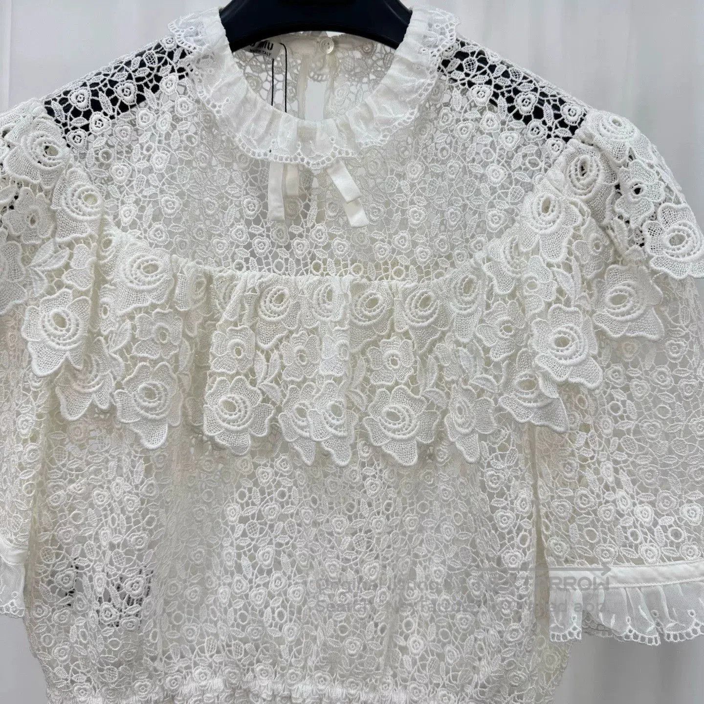 Miu Miu Miu Miu Lace Bow Top in White. Size US S / EU 44-46 / 1 - 3 Thumbnail