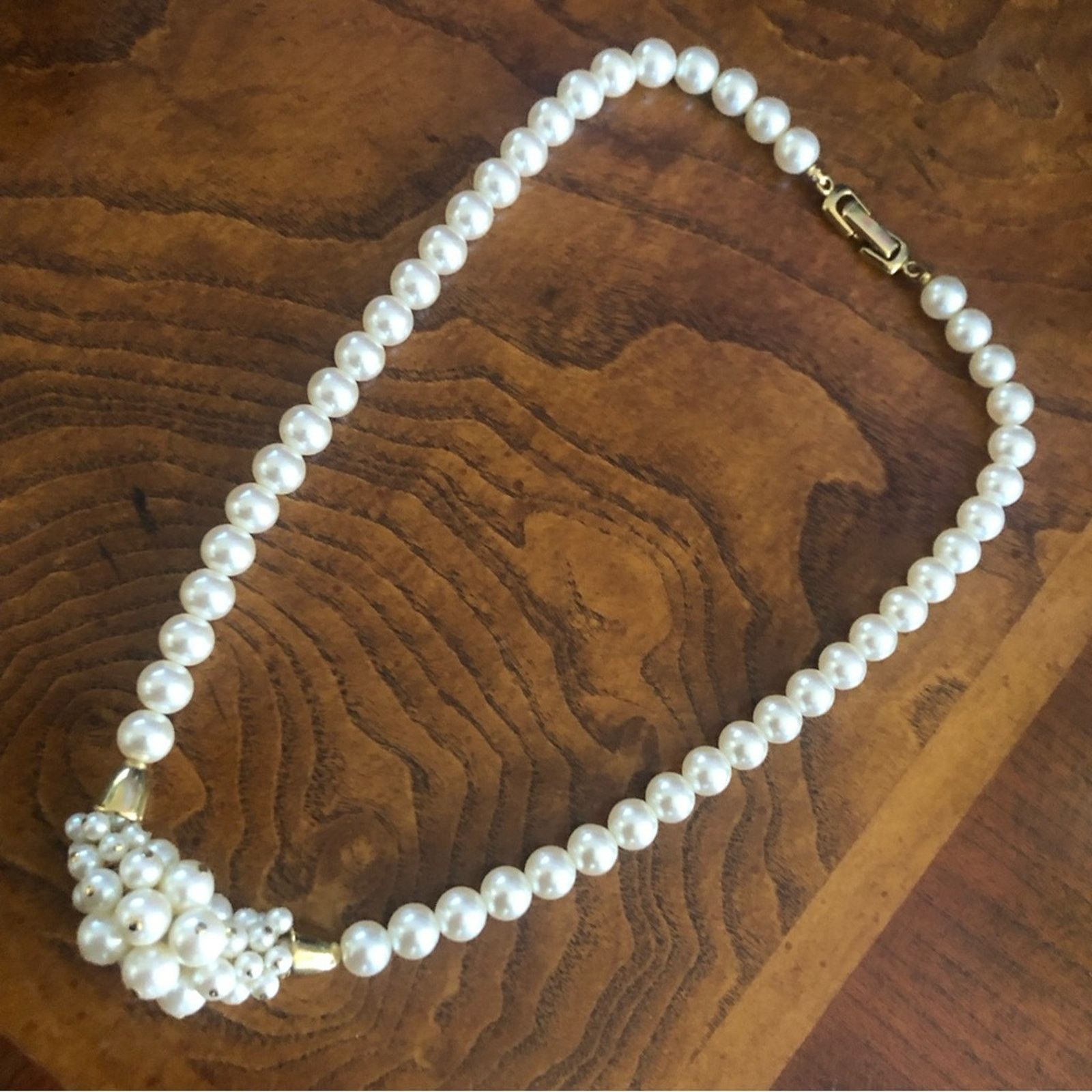 Vintage Vintage cream glass pearl cluster gold plated necklace Size ONE SIZE - 9 Thumbnail