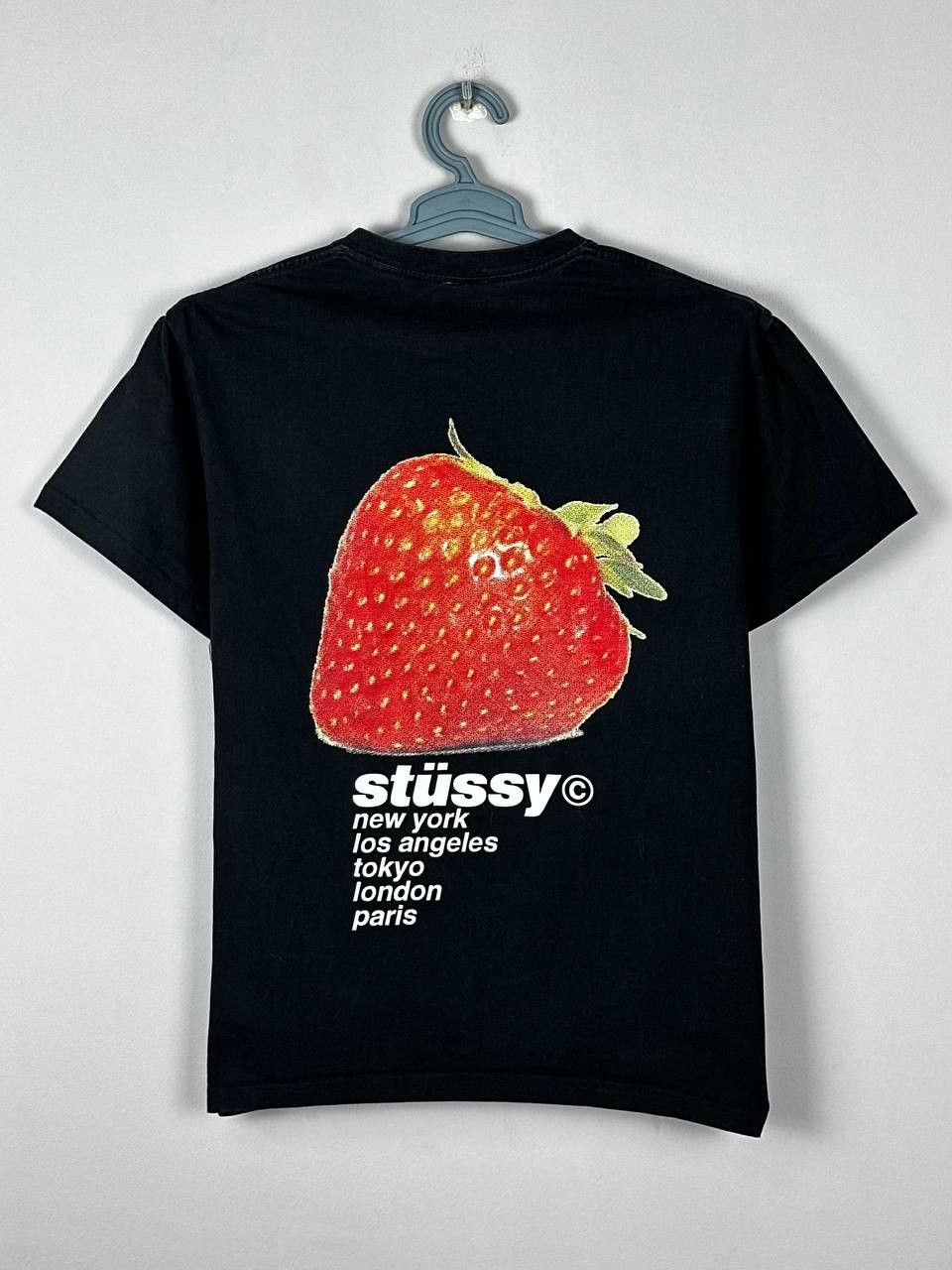 Stussy Vintage Stussy Strawbery Print Big Logo T Shirt Size US M / EU 48-50 / 2 - 1 Thumbnail