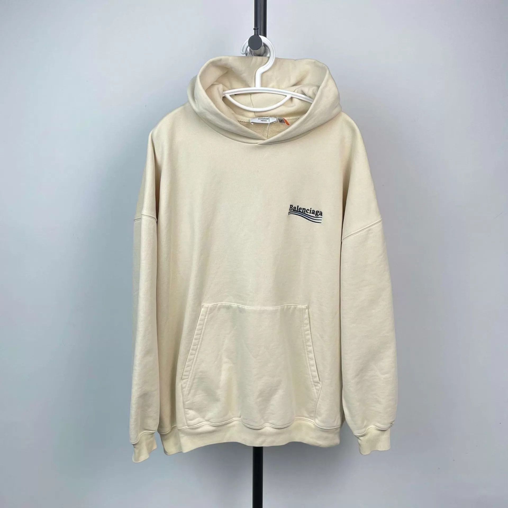 Balenciaga Balenciaga XS Beige Sweatshirt Size US XS / EU 42 / 0 - 1 Thumbnail