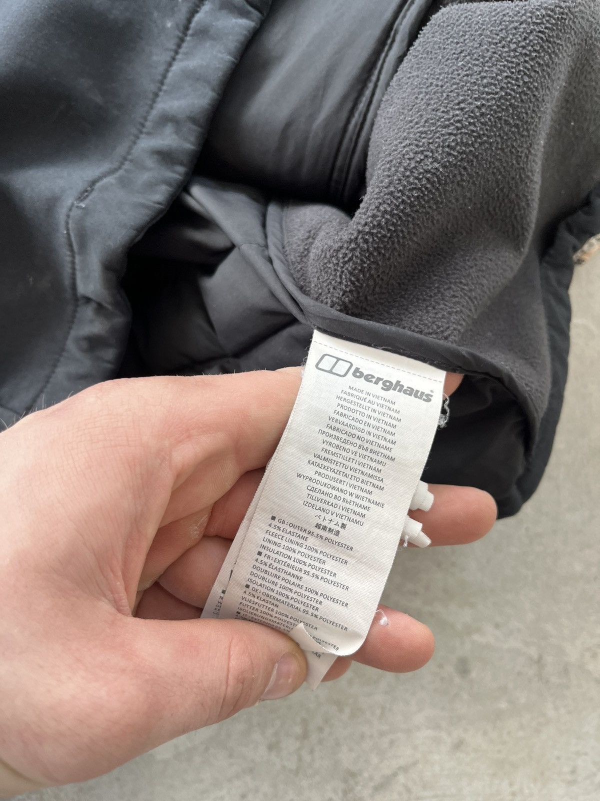 Berghaus Berghaus Black Jacket Fleece Outdoor Gorpcore Waterproof Y2K Size US L / EU 52-54 / 3 - 16 Thumbnail