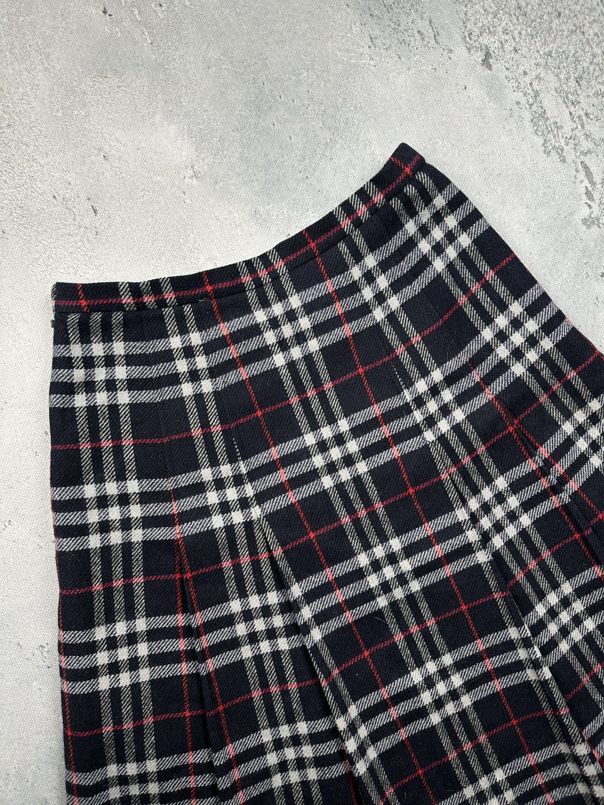 Burberry Vintage Burberrys Nova Check Wool Pleated Skirt UK Heritage Size 28" / US 6 / IT 42 - 9 Thumbnail