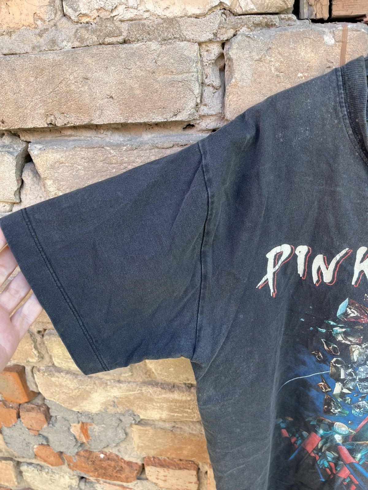 Band Tees × Pink Floyd × Vintage Vintage Pink Floyd The Wall Thrashed Distressed T Shirt Tee Size US M / EU 48-50 / 2 - 3 Thumbnail