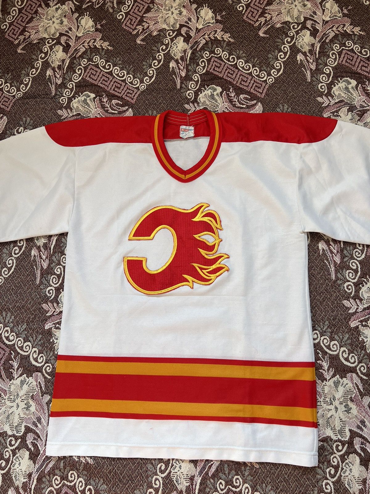 Ccm × NHL × Vintage Vintage Calgary Flames Hockey Jersey Size US M / EU 48-50 / 2 - 2 Thumbnail