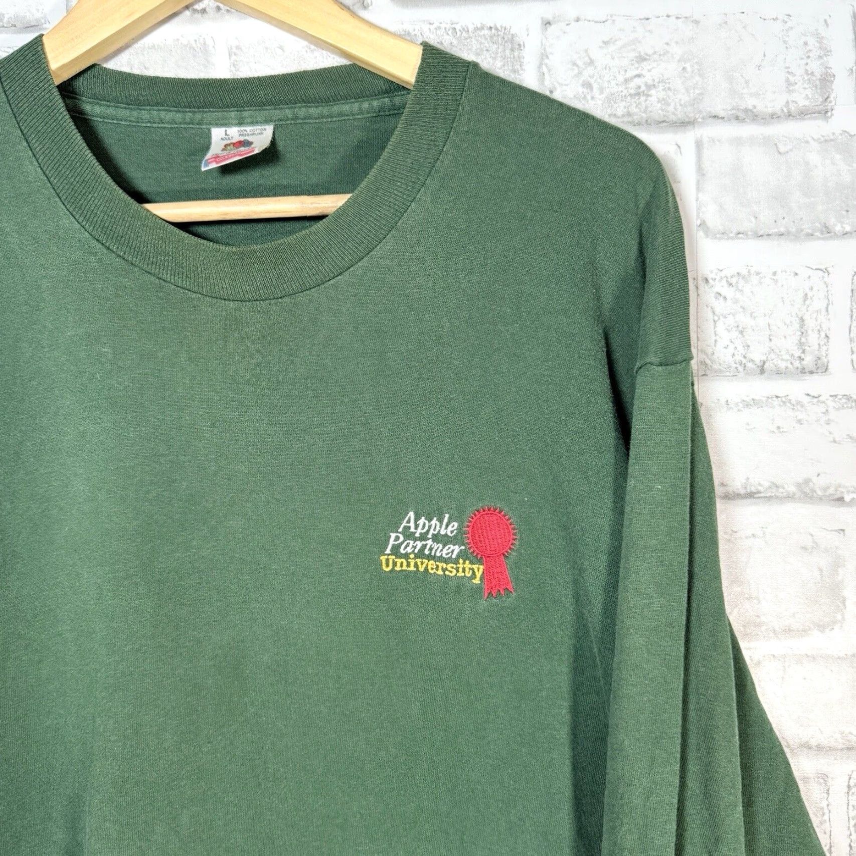Fruit Of The Loom VINTAGE Apple University Fruit of the Loom Long Sleeve T-Shirt Green Mens L Size US L / EU 52-54 / 3 - 2 Thumbnail