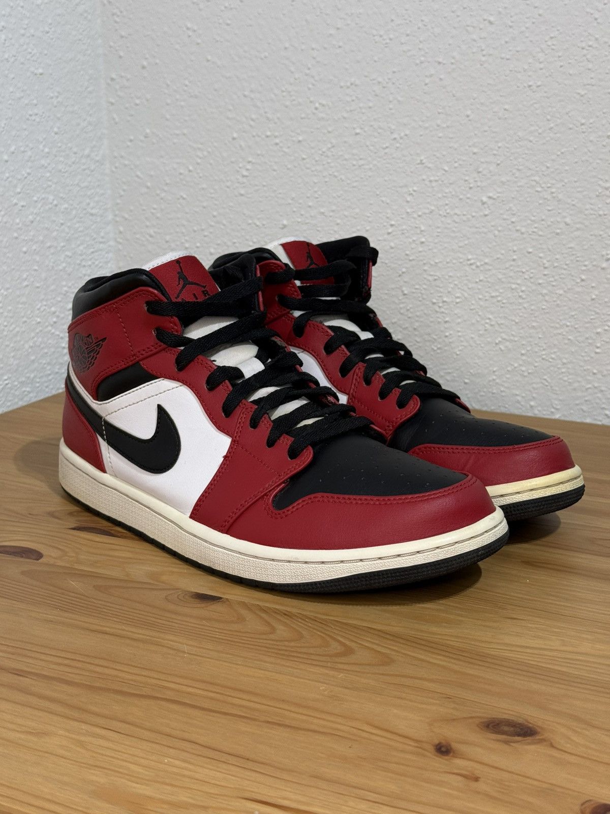 Jordan Brand × Nike Nike Air Jordan 1 Mid Chicago Toe No box Size US 10.5 / EU 43-44 - 1 Thumbnail