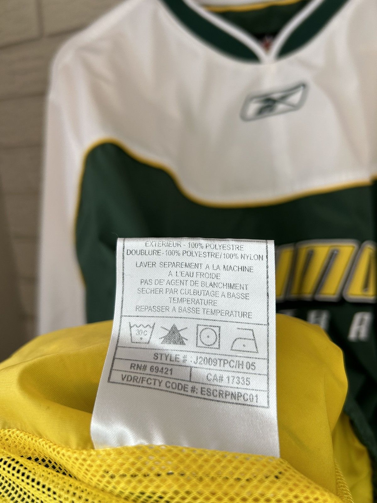 NFL × Reebok × Vintage Vintage Reebok CFL Edmonton Eskimos Football Jacket Size US M / EU 48-50 / 2 - 11 Thumbnail