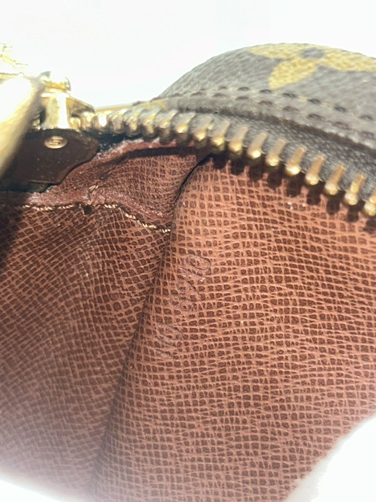 Louis Vuitton Louis Vuitton Monogram Crossbody Bag Size ONE SIZE - 6 Thumbnail