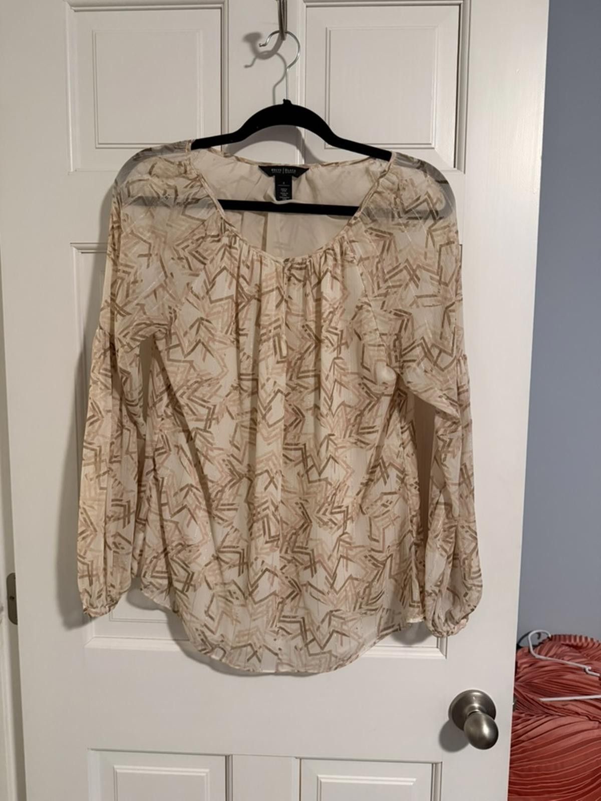 Other White House Black Market Women's Beige Printed Blouse Size 8 Size M / US 6-8 / IT 42-44 - 4 Thumbnail