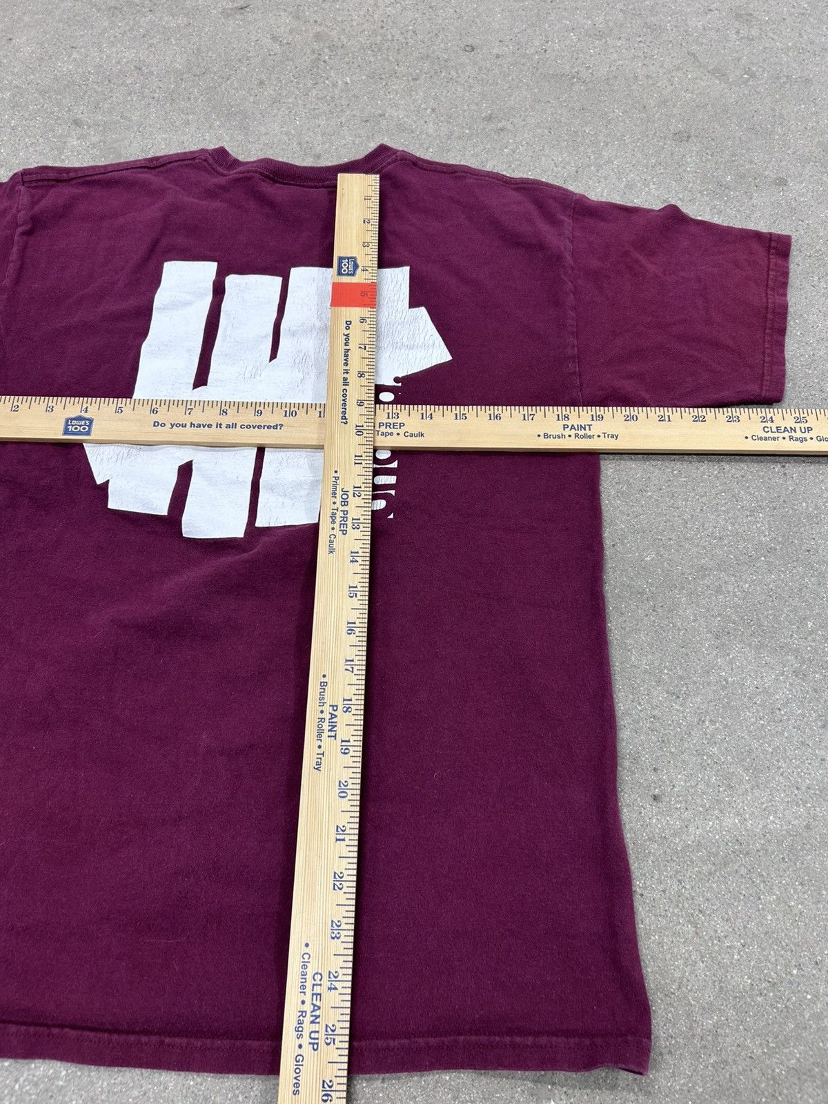 Designer × Undefeated Undefeated T Shirt size medium Size US M / EU 48-50 / 2 - 4 Thumbnail