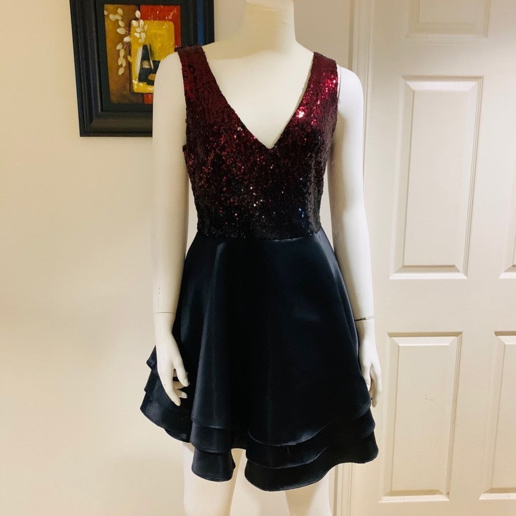 Other Brand New Black dress w Sequinned Red Top Size M Size M / US 6-8 / IT 42-44 - 1 Thumbnail