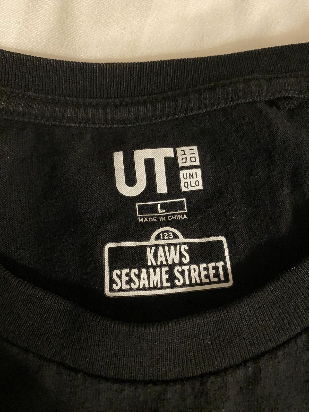 Kaws × Uniqlo Rare KAWS x UNI QLO Sesame Street Tee - L Black Size US L / EU 52-54 / 3 - 4 Thumbnail