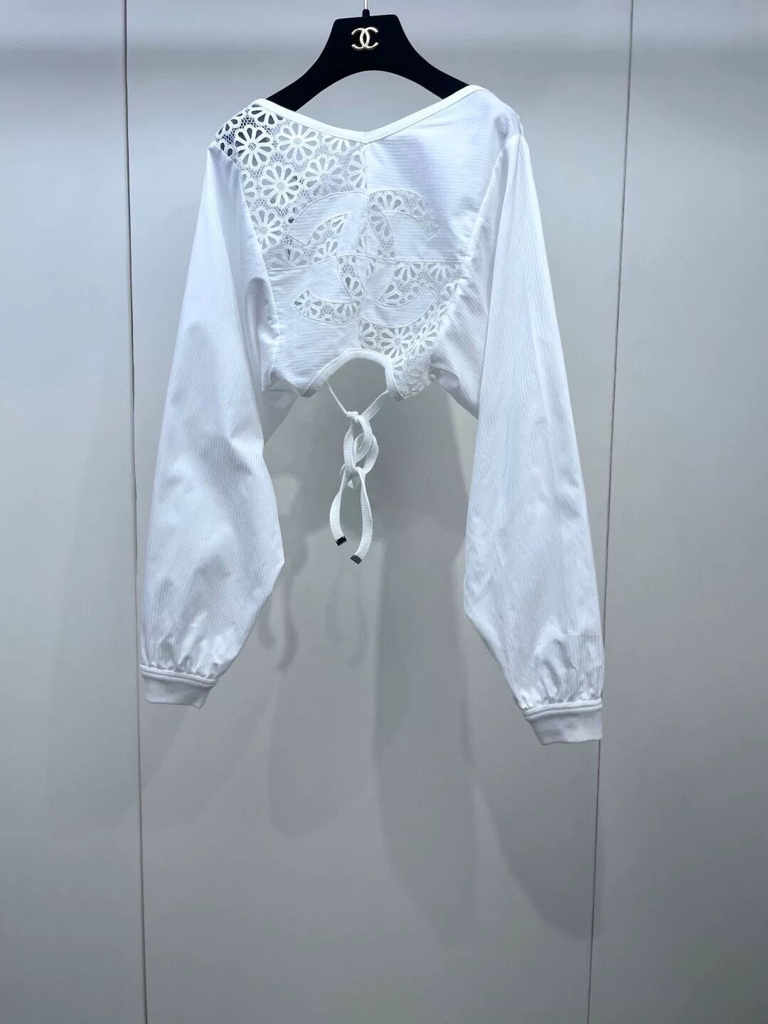 Chanel Chanel 25C White Cutout Logo Top Size US S / EU 44-46 / 1 - 1 Thumbnail