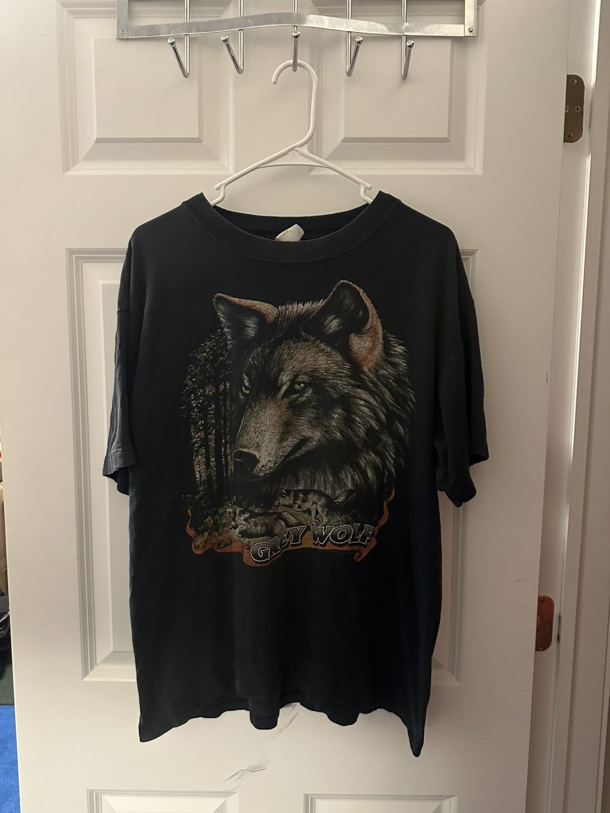 Vintage Vintage 90s Grey Wolf T Shirt Size US M / EU 48-50 / 2 - 1 Preview