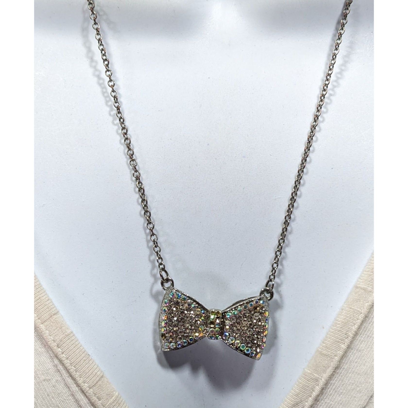 Other Coquette Glam Aurora Borealis Rhinestone Bow Necklace Size ONE SIZE - 6 Thumbnail