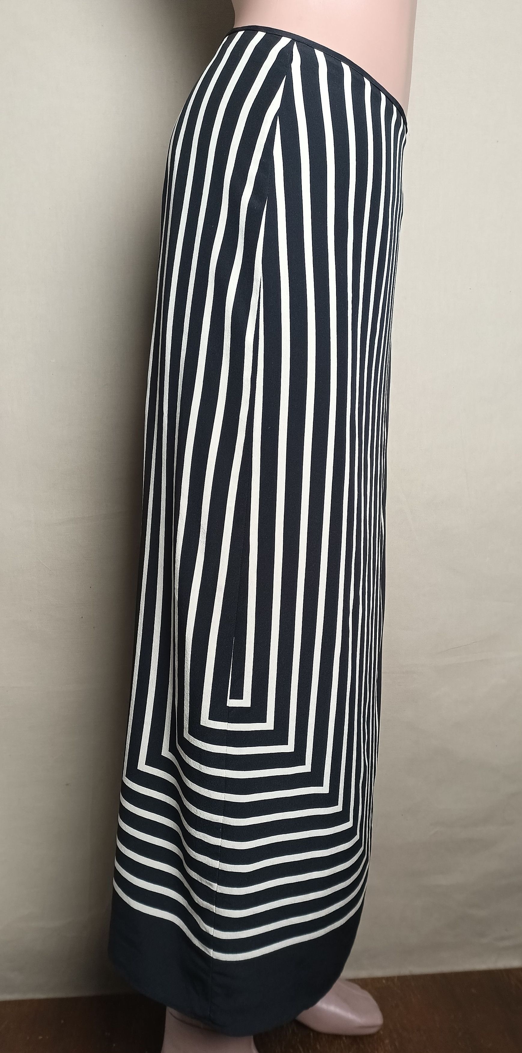 Toteme TOTEME Monogram Silk Jacquard Wrap Logo Skirt EU 42 Size 28" / US 6 / IT 42 - 8 Thumbnail