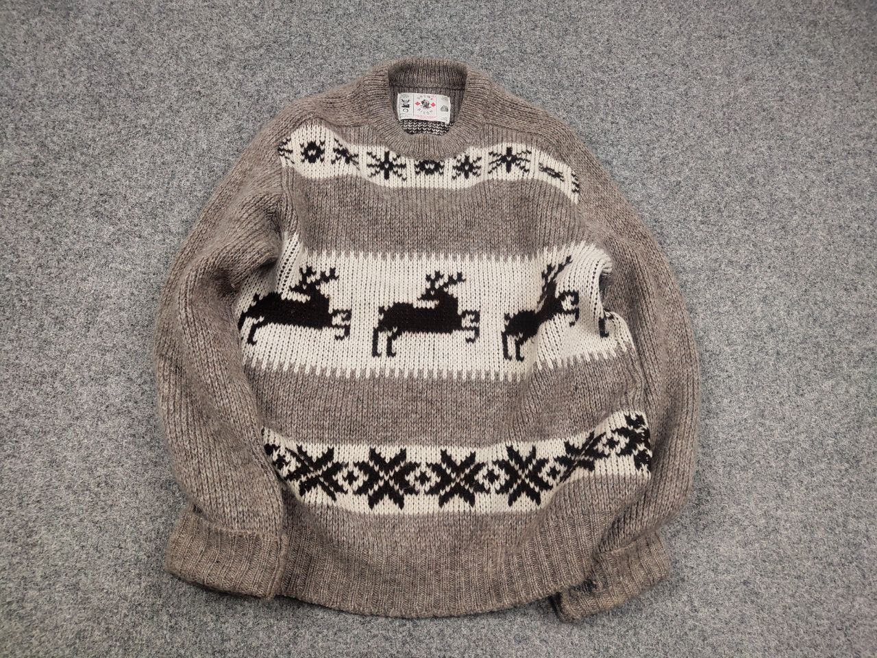 Vintage Vintage 90's Brown Bison Canada Pattern Hand Knit Sweater Size US L / EU 52-54 / 3 - 2 Thumbnail
