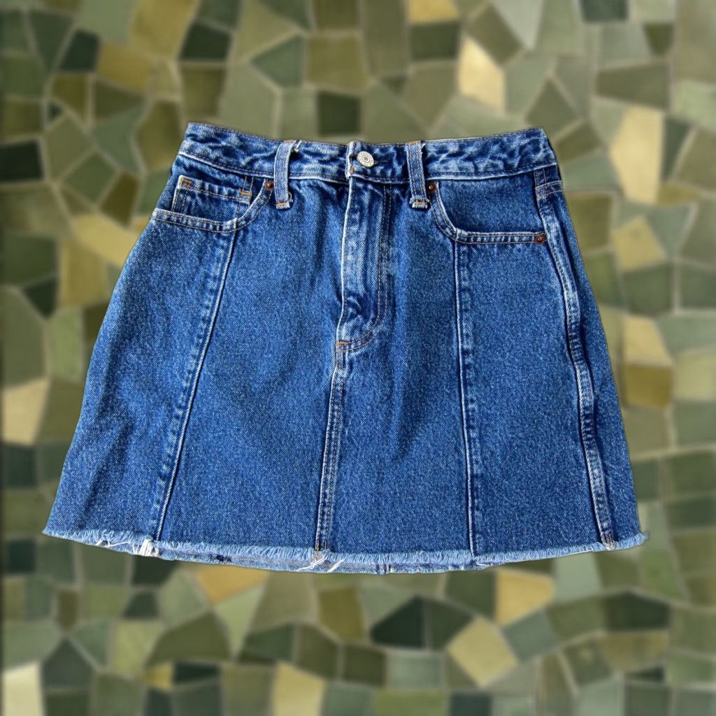 Abercrombie & Fitch Abercrombie & Fitch Cotton Zoe Natural Rise Vintage A-Line Denim Jean Skirt 25/0 Blue 80s 90s 5 pockets Womens Short Front zipper 100% cotton Size 42" / US 20 - 1 Thumbnail