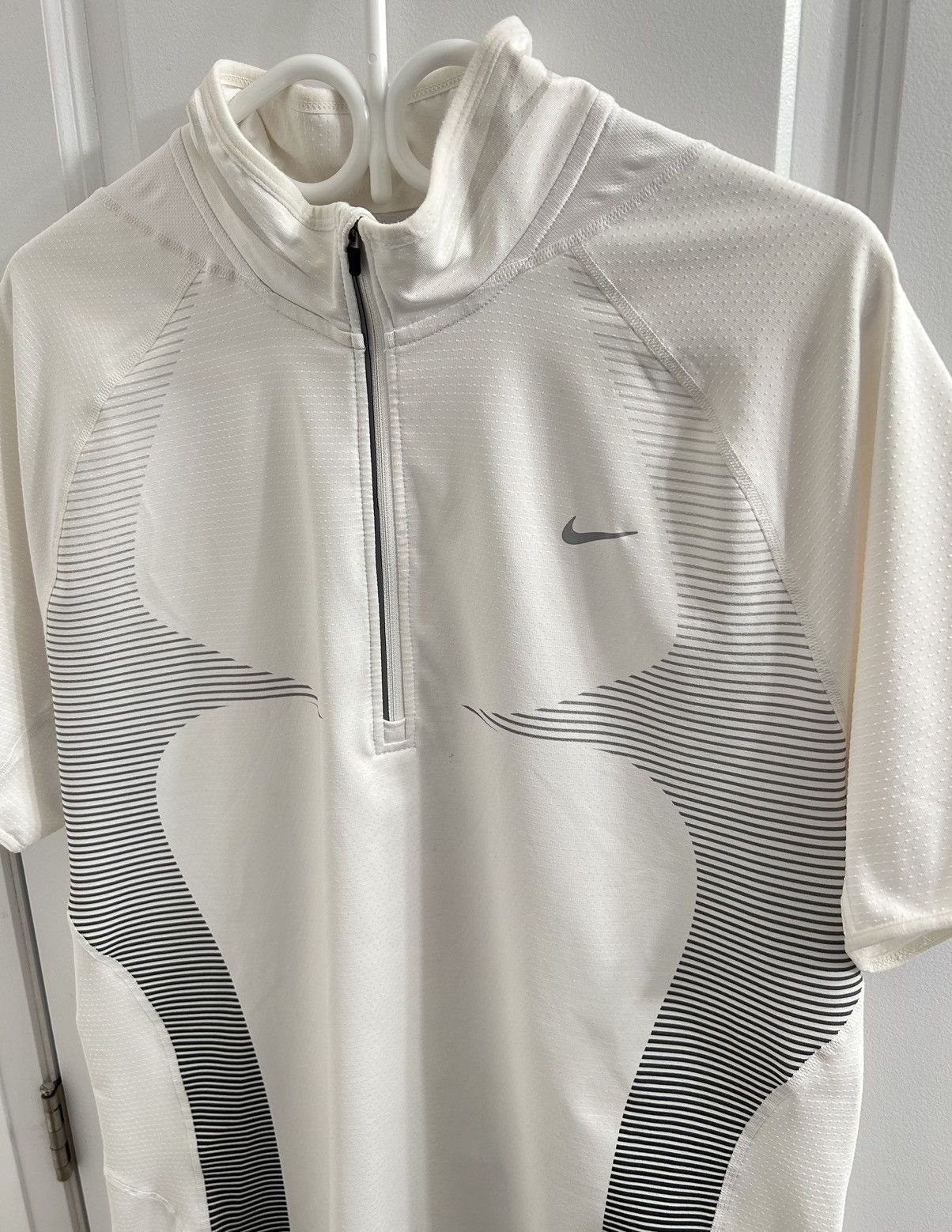Nike Nike Fit Dri Nike+ Mens White Short Sleeve Athletic Shirt Size US L / EU 52-54 / 3 - 3 Thumbnail