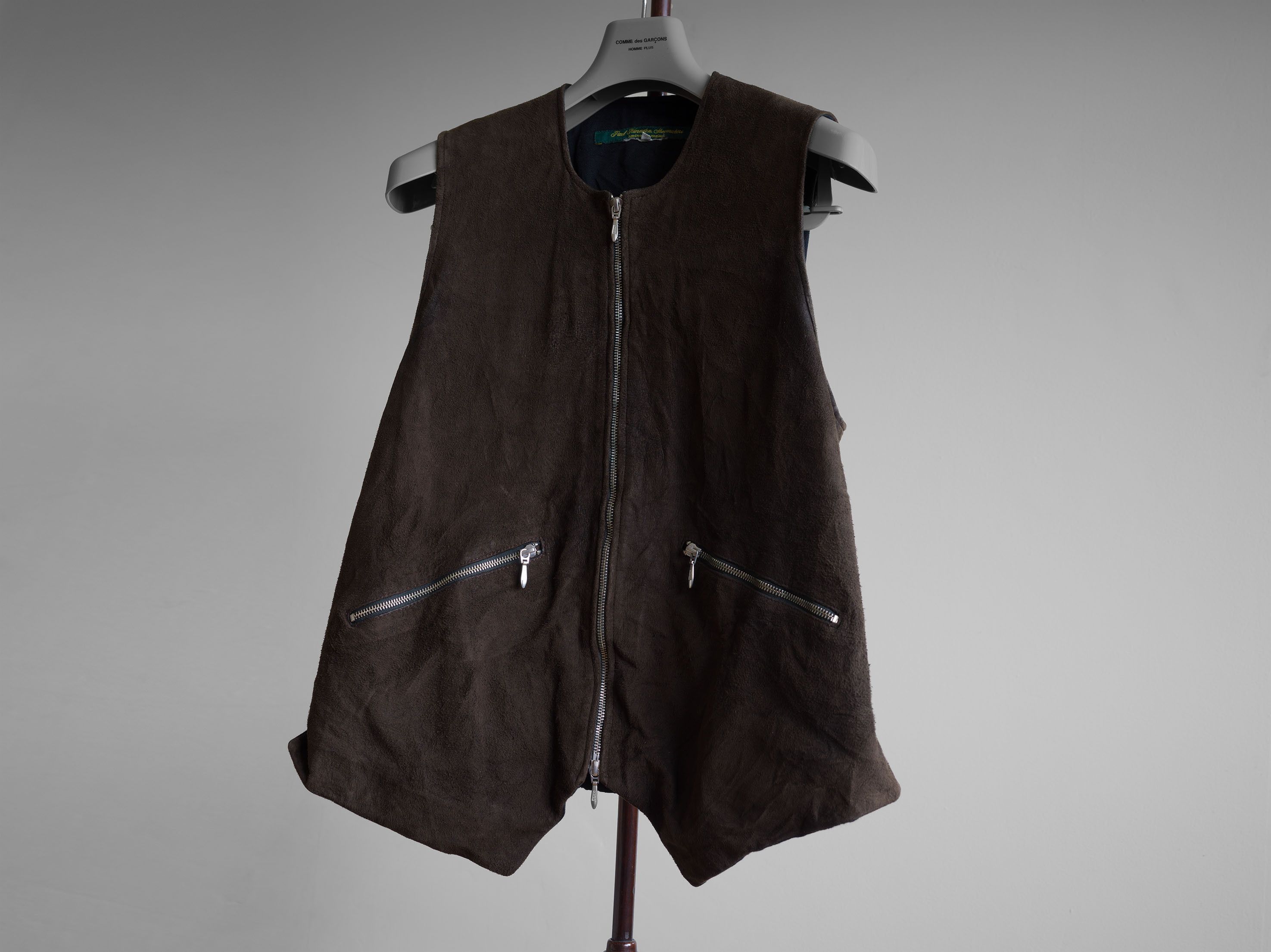 Paul Harnden Shoemakers MEN'S GILET CHAMOIS LEATHER BROWN Size US M / EU 48-50 / 2 - 2 Thumbnail