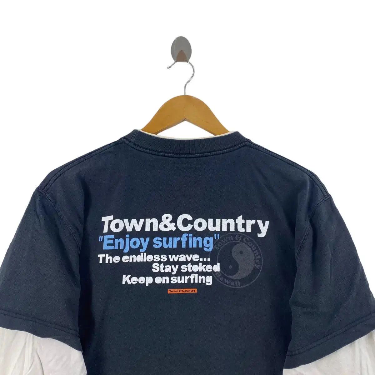 Vintage Vintage TOWN COUNTRY T&C Enjoy Surfing Life Tee Shirt Size L / US 10 / IT 46 - 5 Thumbnail