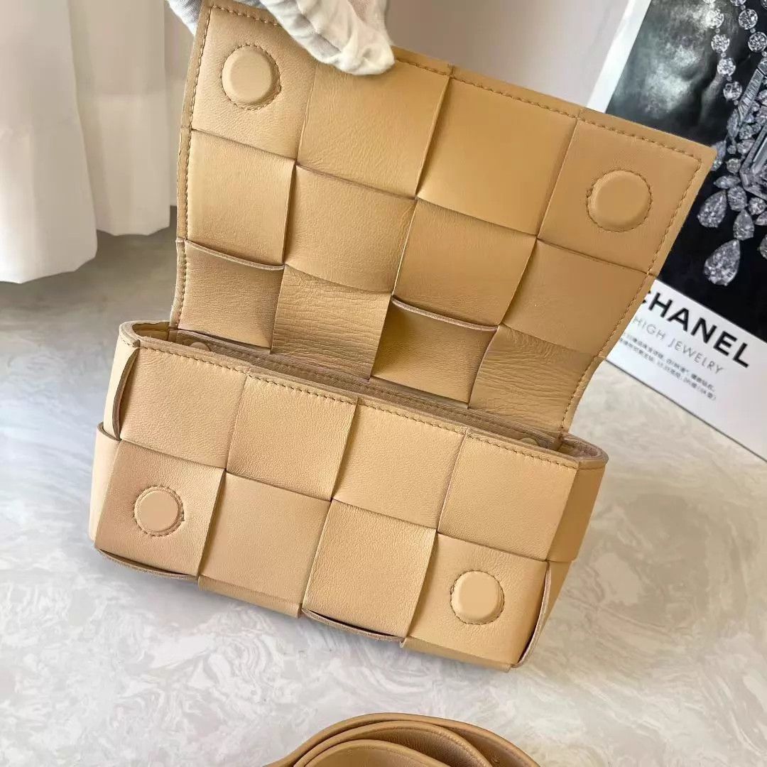 Bottega Veneta BVCassette Waist Bag Lambskin 18x10 Small Like New Size ONE SIZE - 7 Thumbnail