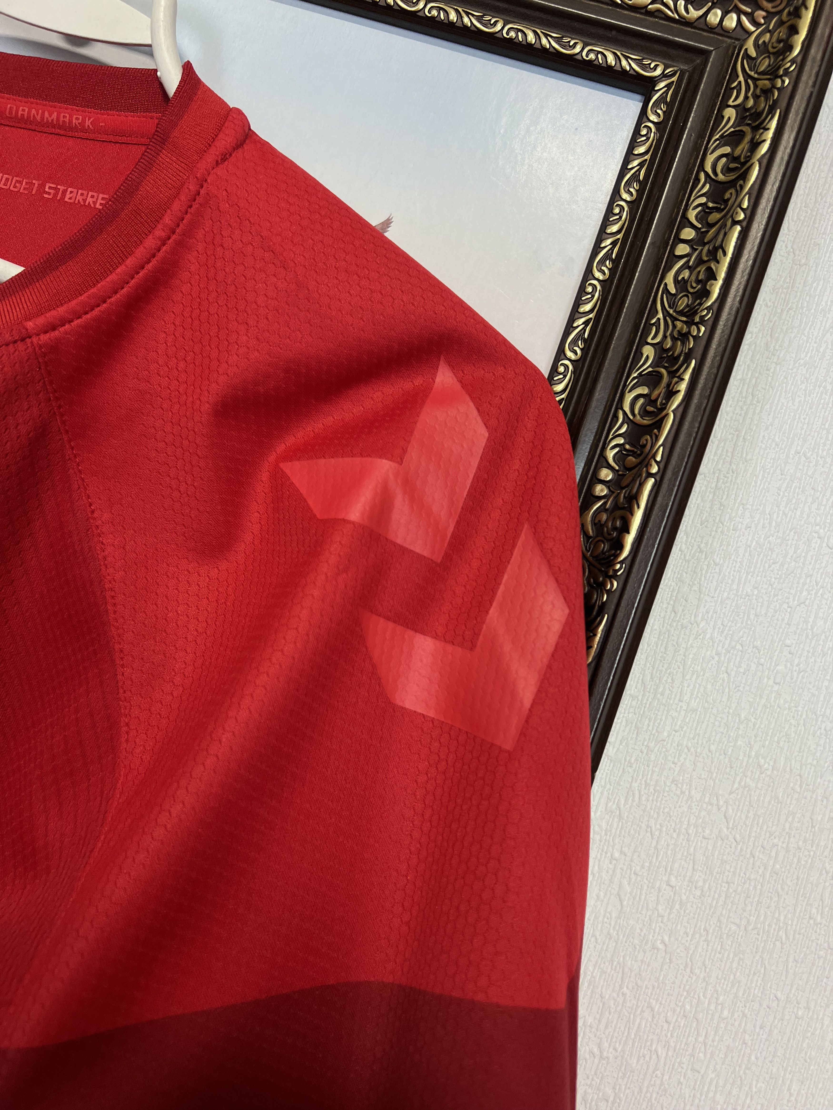Hummel Denmark Home football shirt 2022 Soccer #10 Eriksen Jersey Size US XL / EU 56 / 4 - 8 Thumbnail