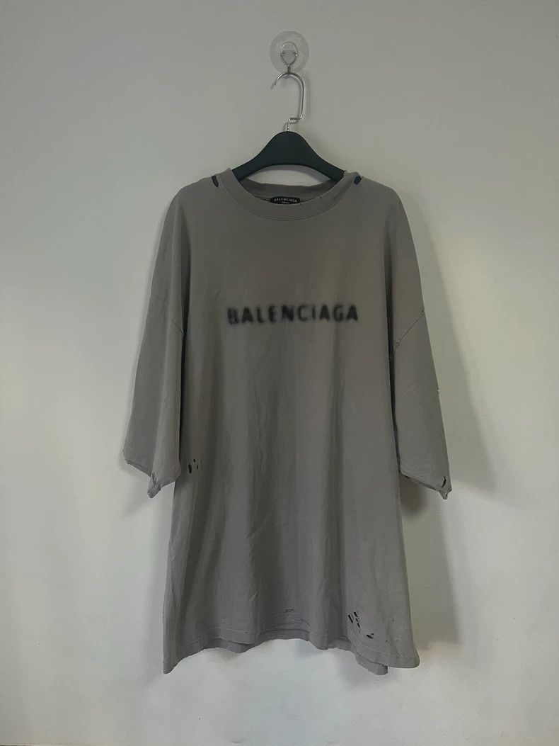 Balenciaga Balenciaga Short sleeve with fuzzy letters and gray holes Size US S / EU 44-46 / 1 - 1 Thumbnail
