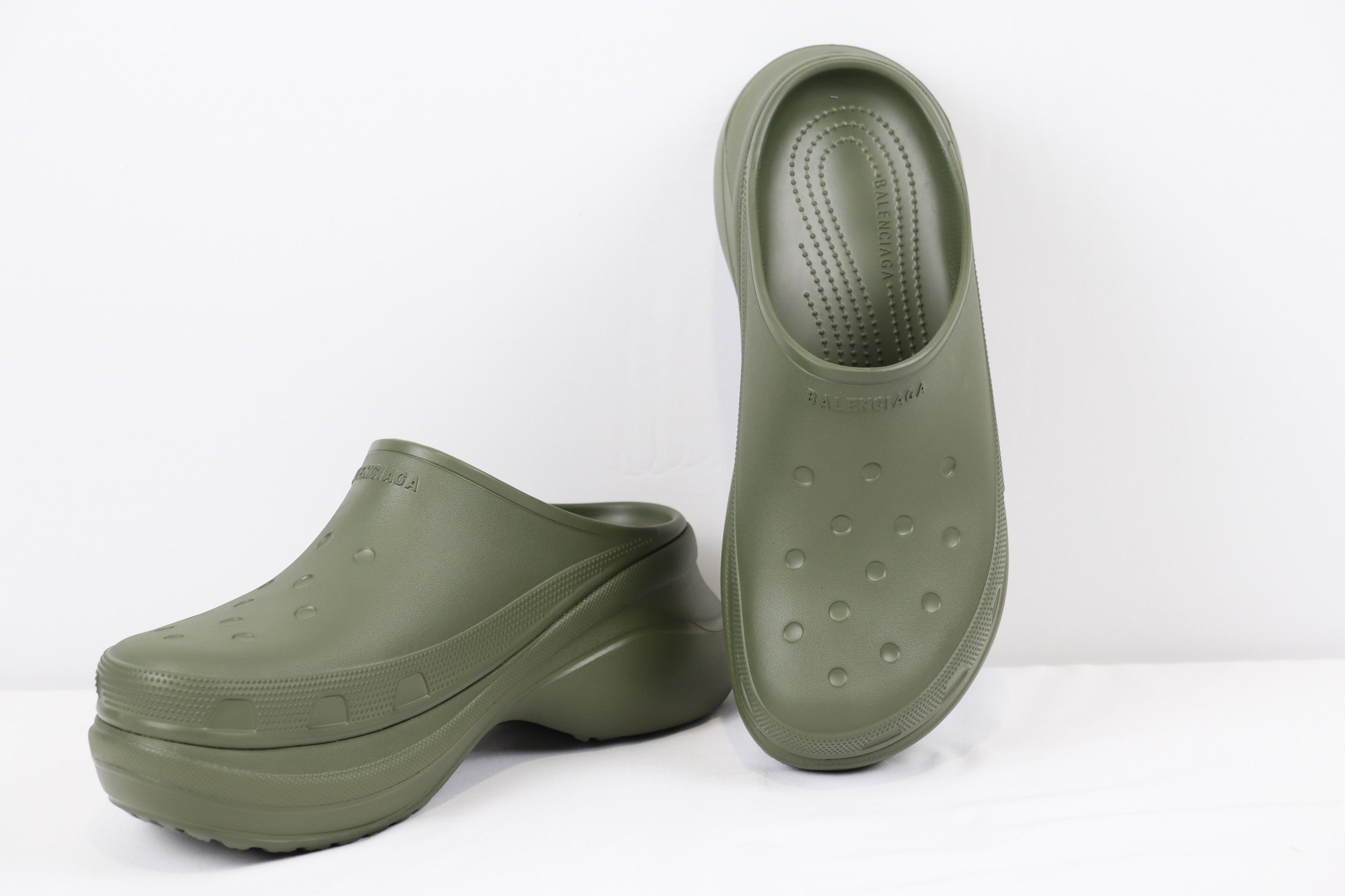 Balenciaga × Crocs o1rshd1 Crocs Mule / Slip On Clogs in Kaki / Khaki Size US 11 / EU 44 - 11 Thumbnail