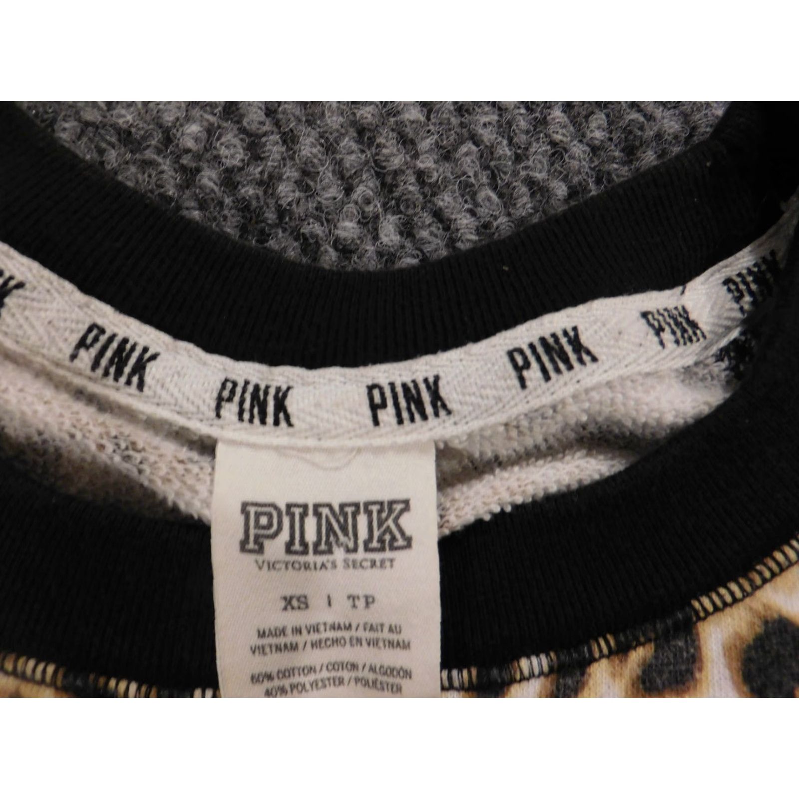 Victoria's Secret Victoria's Secret PINK Sweatshirt XS Womens Pullover Crew Neck Solid Pink Modern All Seasons Activewear Regular Fit Graphic: Ruffle Accent Size XS / US 0-2 / IT 36-38 - 7 Thumbnail