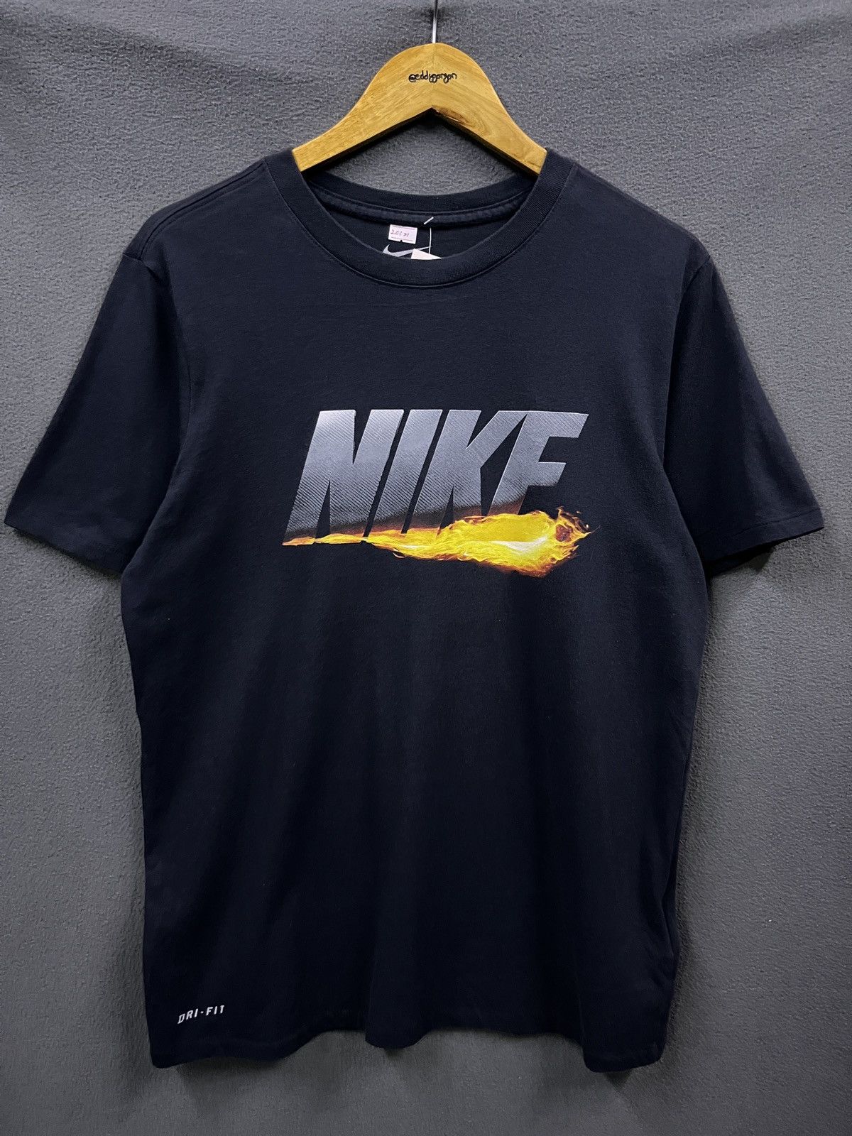 Nike NIKE FLAME TSHIRT Size US M / EU 48-50 / 2 - 1 Thumbnail