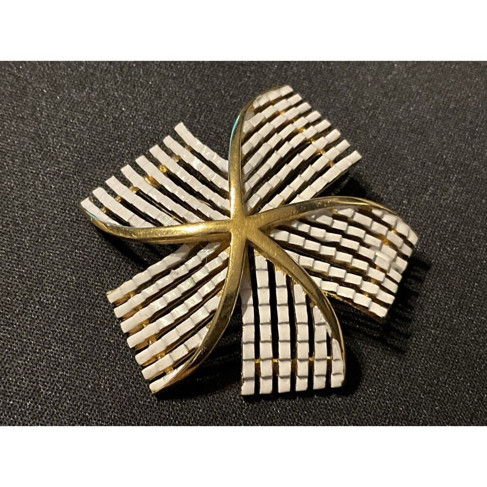 Other Crown Trifari Vintage Gold Tone White Enamel Windmill Brooch Size ONE SIZE - 2 Thumbnail