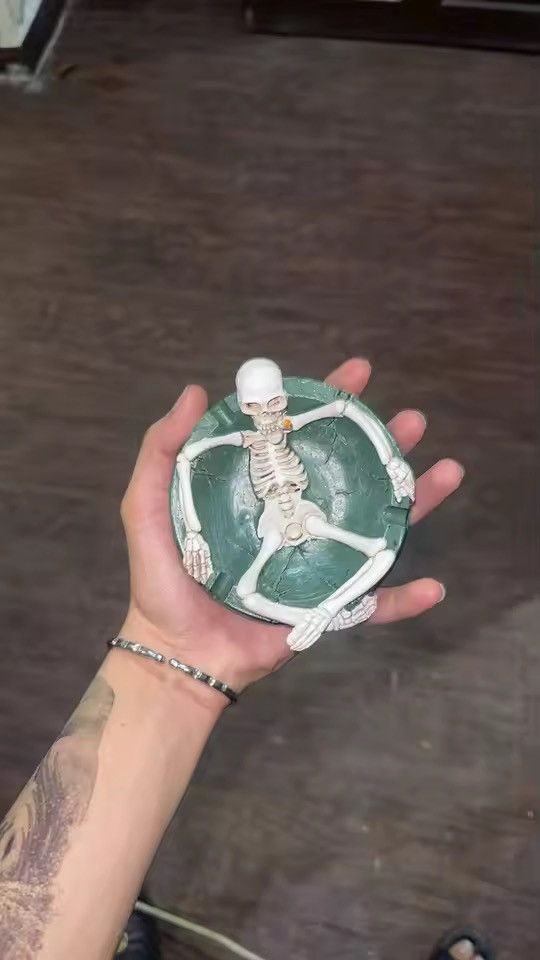 Japanese Brand Creative Personality Skull Resin Ashtray Size ONE SIZE - 2 Thumbnail