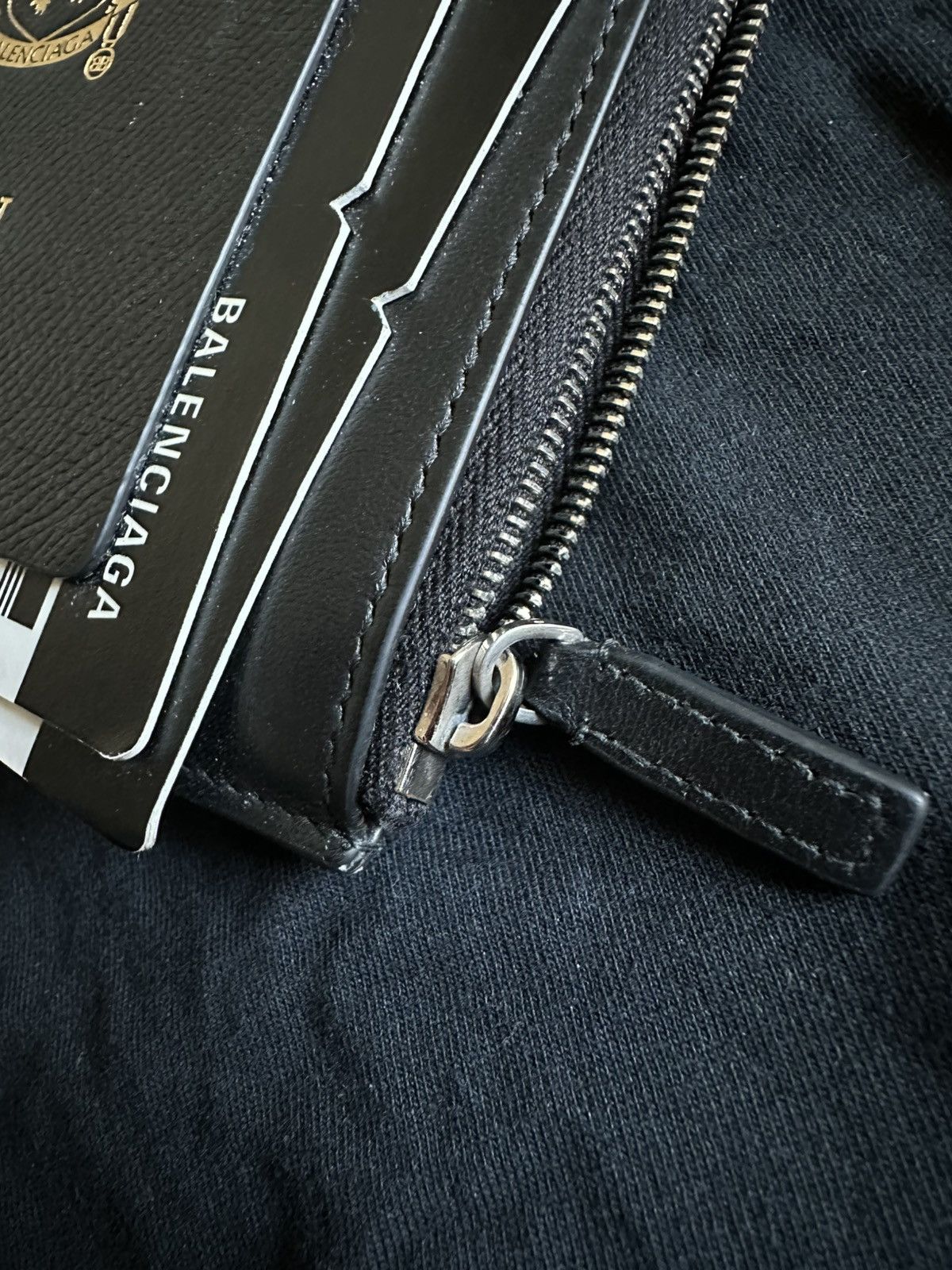 Balenciaga BALENCIAGA PASSPORT PHONE HOLDER CROSSBODY BAG CALFSKIN Size ONE SIZE - 11 Thumbnail